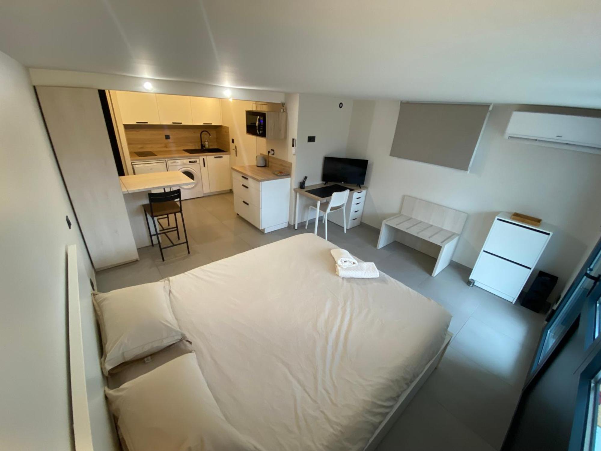 Studio Chez L'Habitant Avec Piscine Commune Grieges Exteriér fotografie